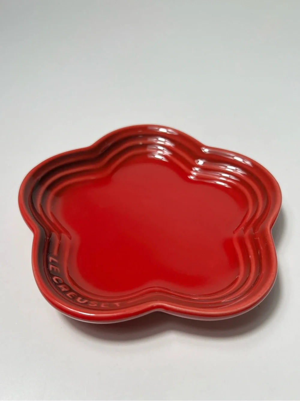 Le Creuset Stoneware Flower Petal Scalloped Trinket Dish Plate Tray